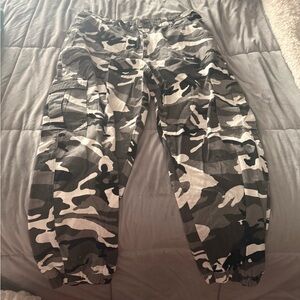 SHEIN Black and White Camouflage Cargo Pants
